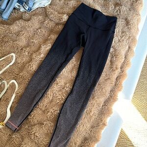Lululemon Wunder Under tights - size 4 black and pink